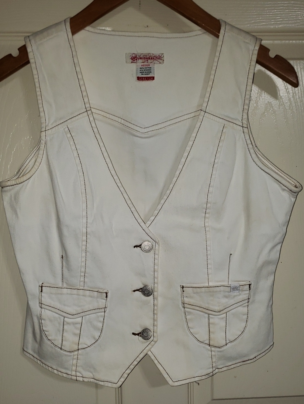 UNIONBAY White Button-Front Women's Vest with Contrast Topstitching & Pockets